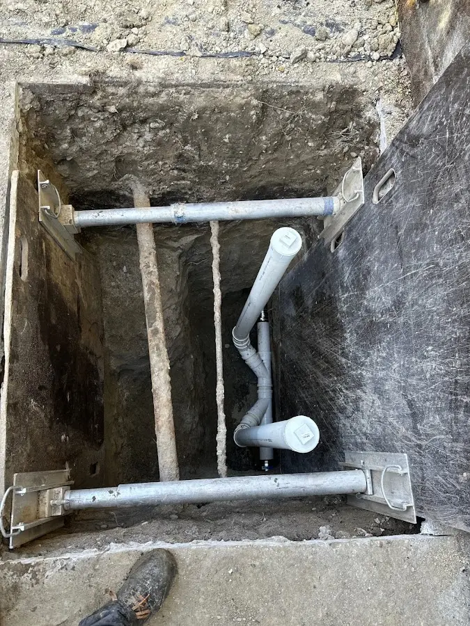 Experienced plumber completing Drain Cleaning work in Indian Wells